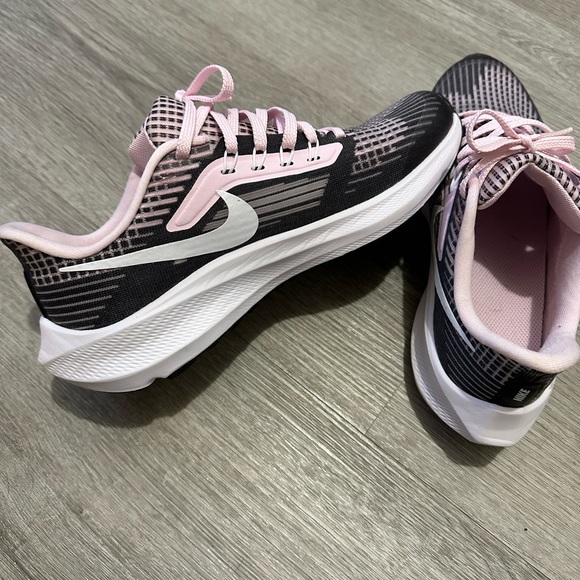 Nikes - Picture 3 of 3